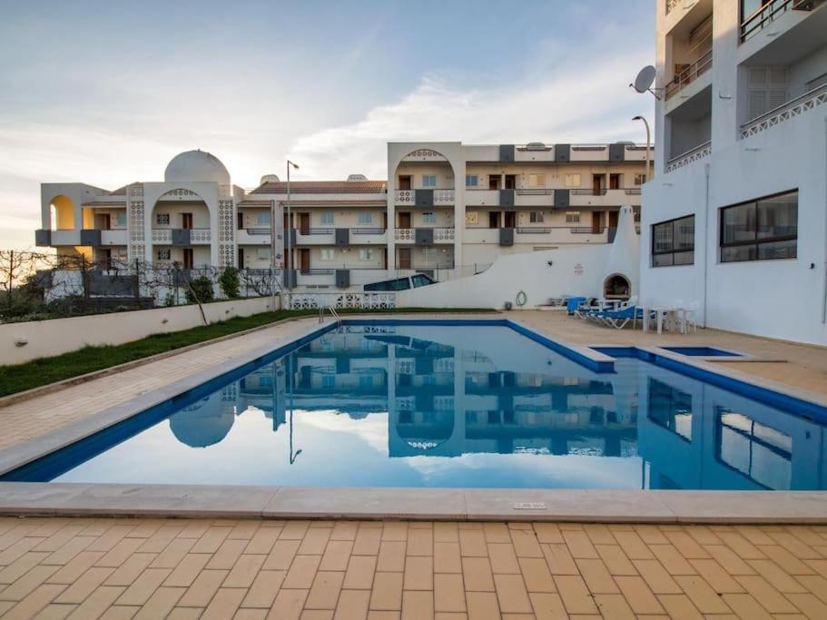 Central Apartment - Pool And Sea View & Albufeira Center Экстерьер фото